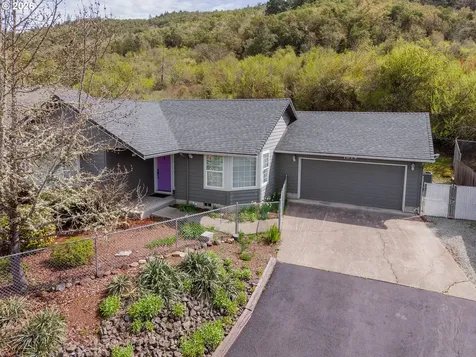 1074 Arburnia Street Myrtle Creek OR 97457