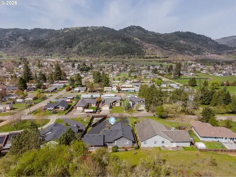 1074 Arburnia Street Myrtle Creek OR 97457