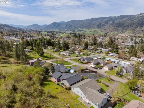 1074 Arburnia Street Myrtle Creek OR 97457
