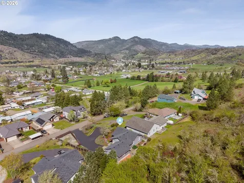1074 Arburnia Street Myrtle Creek OR 97457