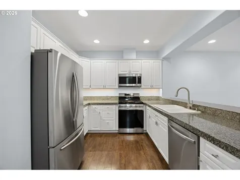 2854 SW Multnomah Boulevard Portland OR 97219