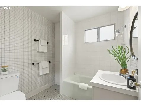 2409 NE 32nd Avenue Portland OR 97212