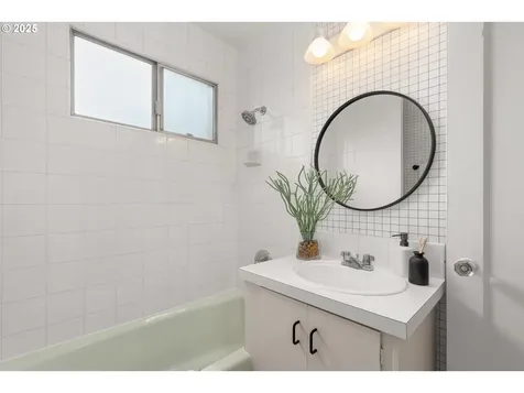 2409 NE 32nd Avenue Portland OR 97212