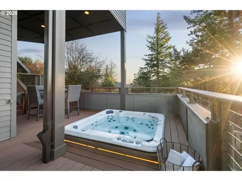 72 Nansen Summit Lake Oswego OR 97035