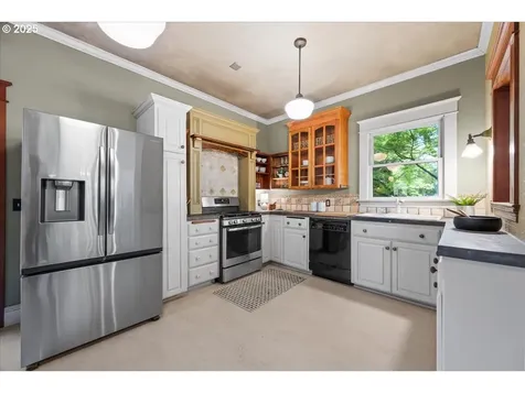 2214 SE 34th Avenue Portland OR 97214