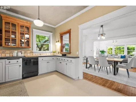 2214 SE 34th Avenue Portland OR 97214