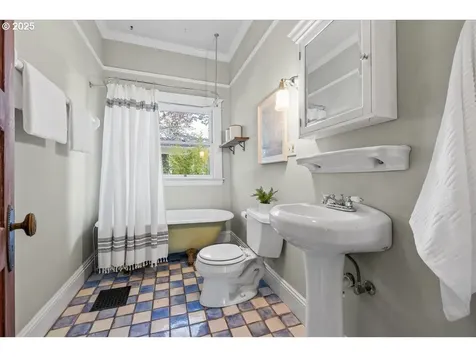 2214 SE 34th Avenue Portland OR 97214