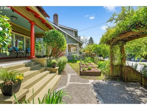 2214 SE 34th Avenue Portland OR 97214