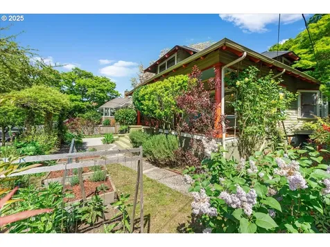 2214 SE 34th Avenue Portland OR 97214