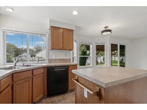 1714 SE 162nd Avenue Vancouver WA 98683