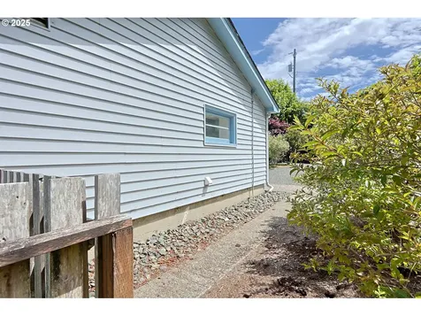 1620 N 16th Street Coos Bay OR 97420