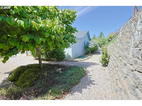 1620 N 16th Street Coos Bay OR 97420