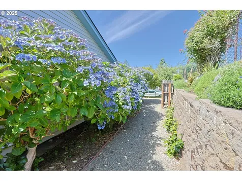 1620 N 16th Street Coos Bay OR 97420