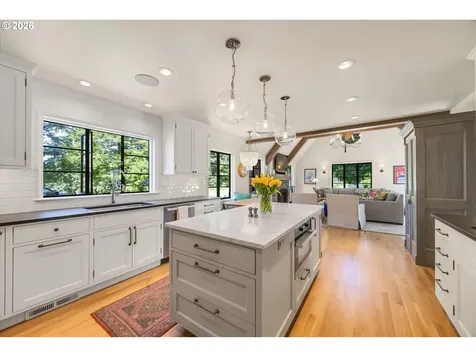 5050 SW Hilltop Lane Portland OR 97221