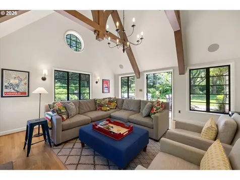 5050 SW Hilltop Lane Portland OR 97221
