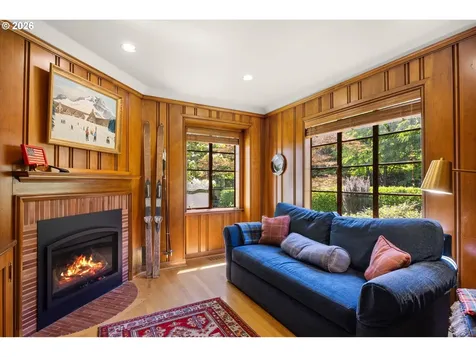 5050 SW Hilltop Lane Portland OR 97221