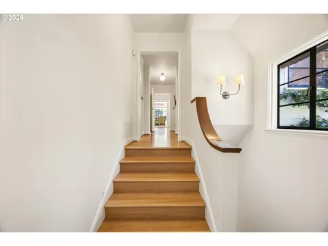 5050 SW Hilltop Lane Portland OR 97221