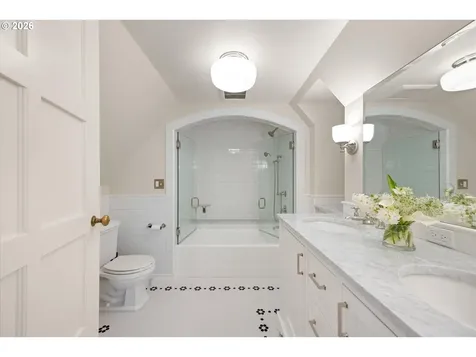 5050 SW Hilltop Lane Portland OR 97221