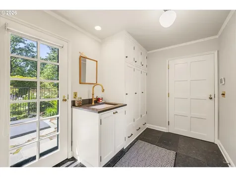 5050 SW Hilltop Lane Portland OR 97221