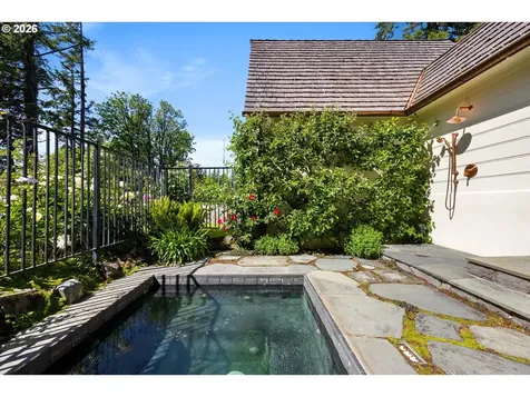 5050 SW Hilltop Lane Portland OR 97221