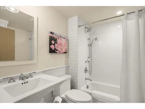 5050 SW Hilltop Lane Portland OR 97221