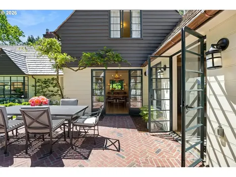 5050 SW Hilltop Lane Portland OR 97221