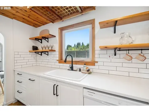 6832 NE Wygant Street Portland OR 97218