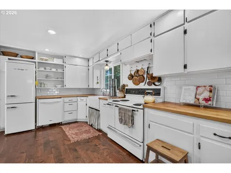 295 W Evans Creek Road Rogue River OR 97537