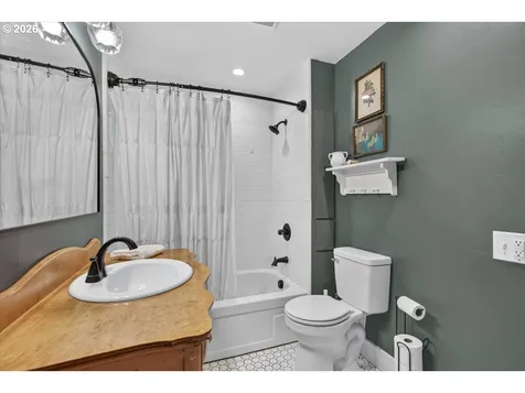 295 W Evans Creek Road Rogue River OR 97537