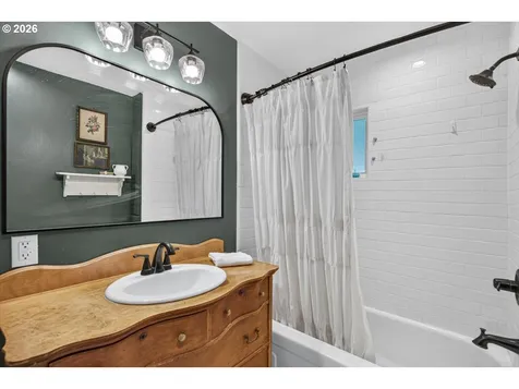 295 W Evans Creek Road Rogue River OR 97537