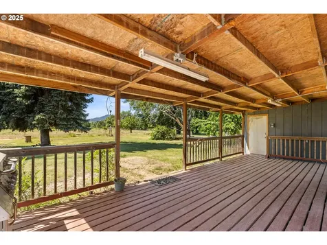 2170 Hubbard Creek Road Umpqua OR 97486
