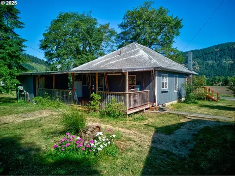 2170 Hubbard Creek Road Umpqua OR 97486