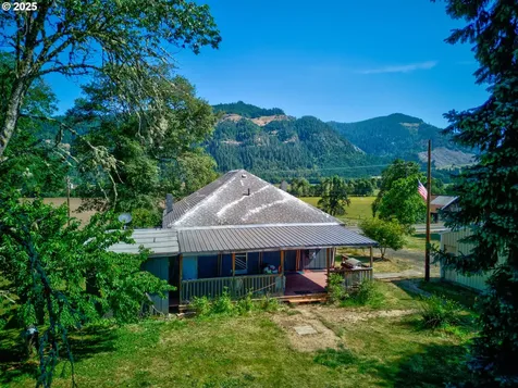 2170 Hubbard Creek Road Umpqua OR 97486