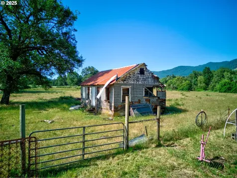 2170 Hubbard Creek Road Umpqua OR 97486