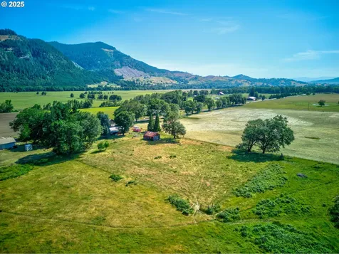 2170 Hubbard Creek Road Umpqua OR 97486