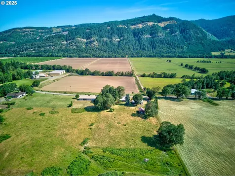 2170 Hubbard Creek Road Umpqua OR 97486