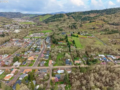 2153 SE Ohio Avenue Roseburg OR 97470