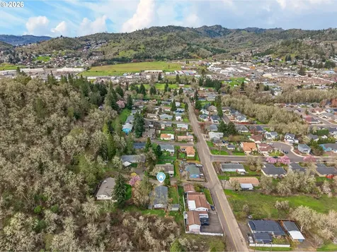 2153 SE Ohio Avenue Roseburg OR 97470