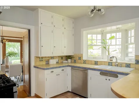 2211 SE Harrison Street Portland OR 97214