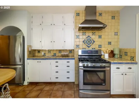2211 SE Harrison Street Portland OR 97214