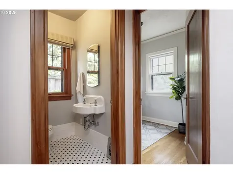2211 SE Harrison Street Portland OR 97214