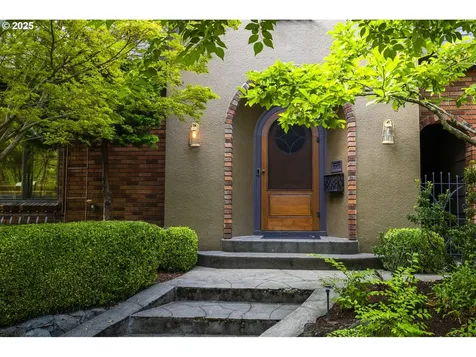 2211 SE Harrison Street Portland OR 97214