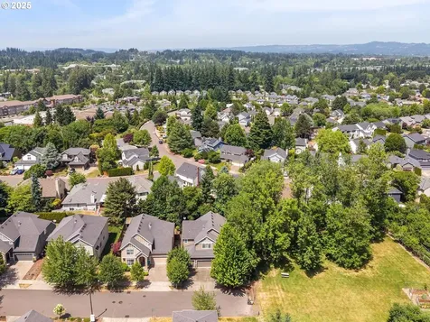 14179 SW Walnut Lane Portland OR 97223