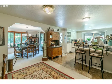 89120 Umanski Lane Veneta OR 97487