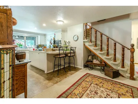 89120 Umanski Lane Veneta OR 97487