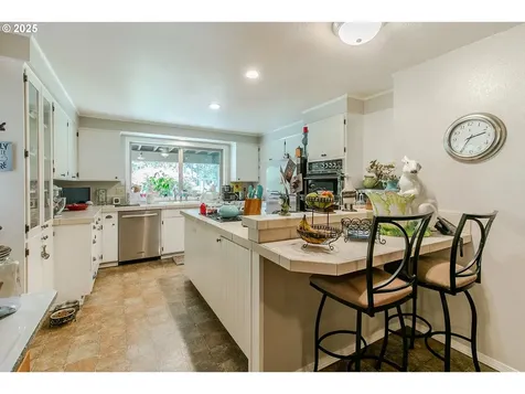 89120 Umanski Lane Veneta OR 97487