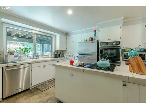 89120 Umanski Lane Veneta OR 97487
