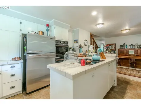 89120 Umanski Lane Veneta OR 97487
