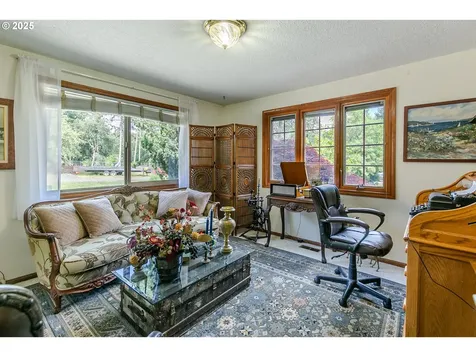89120 Umanski Lane Veneta OR 97487