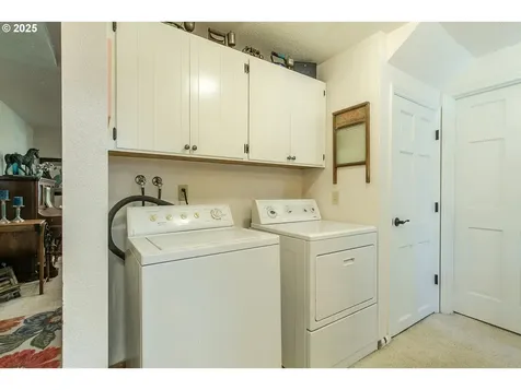 89120 Umanski Lane Veneta OR 97487